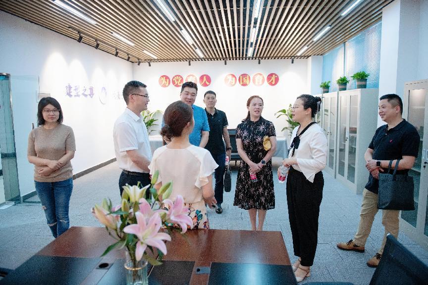 重庆市教科文卫体工会领导到校检查验收产业工会“先进职工小家”申报单位welcometo欢迎光临888集团网站分工会3_20230614